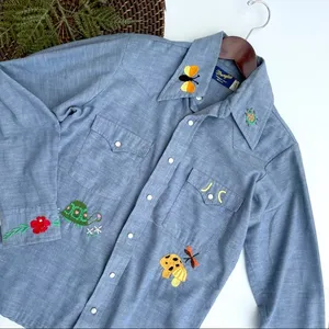 Wrangler Unisex Women’s Chambray Embroidered Shirt Pearl Snap Small thumbnail 1