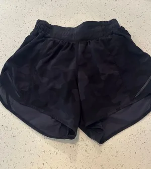 Lululemon Hot Hot Shorts thumbnail 1