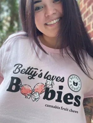 NWT Betty's Eddies Love Boobies Pink Short Sleeve T-Shirt Unisex Size 3XL thumbnail 1