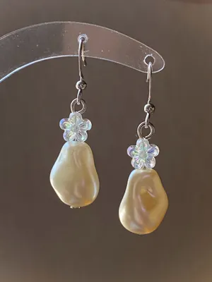 Handmade unique baroque pearl & flower dangle dangle earrings🩵 White thumbnail 7