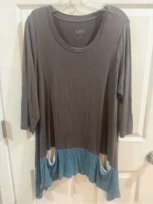 LOGO by Lori Goldstein 1X Colorblock Tunic Top with Pockets thumbnail 1