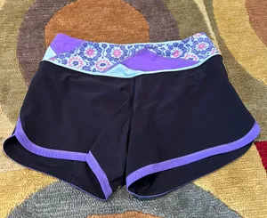 Lululemon Like-New Groovy Run Shorts Black Purple Built in Underwear Size 4 thumbnail 1