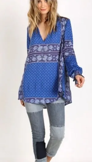 Free People Changing Times Tunic in Blue/Purple Paisley EUC Small. Oversize fit. No stretch. 100% rayon. Elastic and ruffle cuff. Deep v front. Split at hips. 19” bust 26-28” long thumbnail 1
