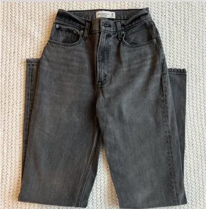 Abercrombie & Fitch The 90s Straight Ultra High Rise Jeans thumbnail 1