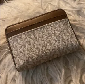 Michael Kors Wallet thumbnail 2