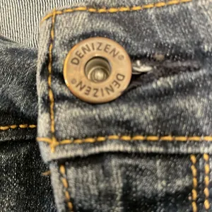 Denizen Levi modern skinny blue jeans Size 6 thumbnail 3