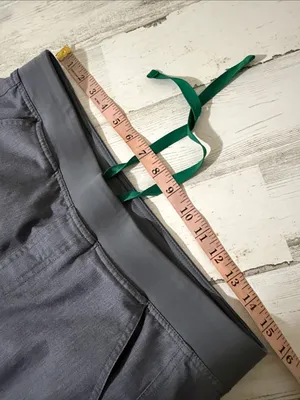 Figs Gray V-Neck Scrub Top & Pants with Green Drawstrings Size Medium thumbnail 4