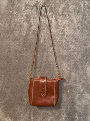 Vintage Style Brown Faux Leather Structured Crossbody Bag with Stitching Details thumbnail 2