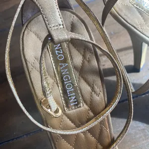 Enzo‎ Angiolini Eagiannes Sandals Womens Size 8.5 Gold Beaded Stiletto Heel Y2K thumbnail 4