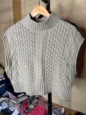 NWOT United Arrows GLR Beige Wool Cable Knit Mock Neck Sweater Vest Size Large thumbnail 2