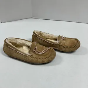 UGG‎ Women's Dakota Wool Lined Suede Slipper - Size 8. thumbnail 15