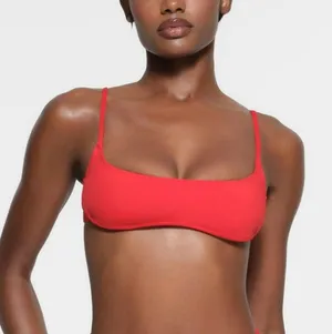 SKIMS Bikini Top Micro Scoop Swim Ruby thumbnail 1