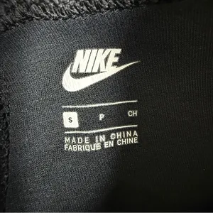 Nike Tech Fleece Cropped Pants Womens S Black Zip Hem Jogger 831711-010 thumbnail 5
