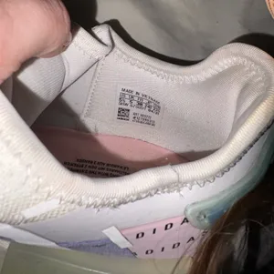 Adidas Women’s NMD R1 Shoes 5.5 thumbnail 5