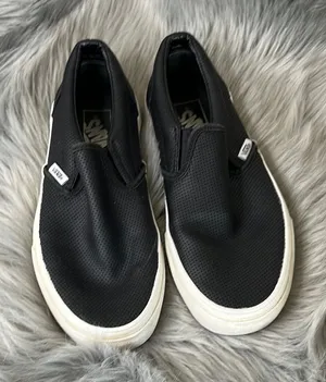 EUC Vans Black and White Slip-On Sneakers Woman's sz 8.5/Mens sz 7 thumbnail 1