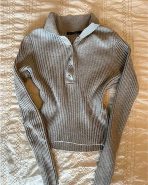 Brandy Melville Grey Button Long sleeve  thumbnail 2