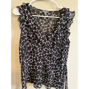 Ann Taylor‎ Black White Animal Print Ruffle Sleeveless Tie Waist Blouse Size 6 thumbnail 2