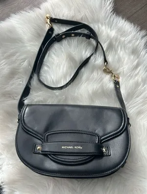 Michael Kors Cary Leather Saddle Crossbody bag Magnetic flap closure bag black h thumbnail 1