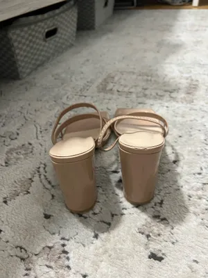 Tan heels 3.5 in Size 8.5 thumbnail 4