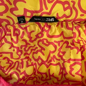Keith Haring x UNIQLO SPRZ NY MoMA Ultra Light Down Puffer Jacket – Red – Size M thumbnail 5