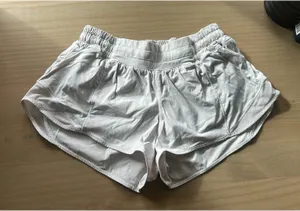 Lululemon Hotty Hot Low-Rise 2.5" thumbnail 1