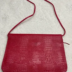 Faux Red Patent Alligator Purse 80s Shiny Red Faux thumbnail 5