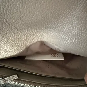 Tory Burch Britten Smartphone Wristlet French Gray NWT thumbnail 6