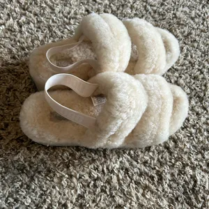 L.A.M.B. Kids Plush Slide Sandals in Cream thumbnail 2