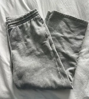 Grey aritzia sweats  thumbnail 1