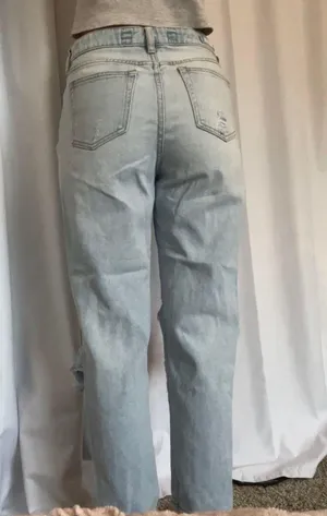 Ripped Jeans thumbnail 5