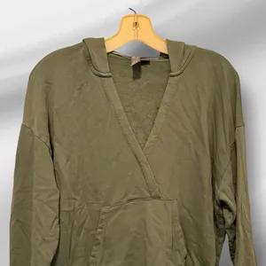 Sweaty‎ Betty Green Pullover Hoody Shirt thumbnail 2