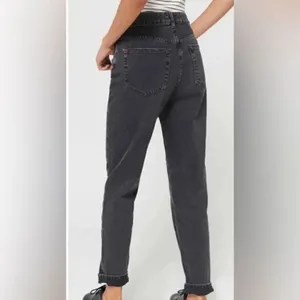 Urban Outfitters BDG High Waist Faded Black Mom Jeans Straight Leg Size 26 thumbnail 3