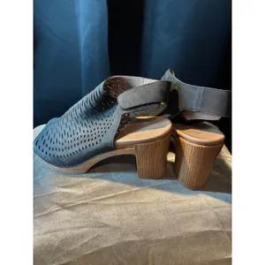 Dansko Joanie Gray Perforated Leather Slingback Platform Sandals Clogs Size 41 thumbnail 2