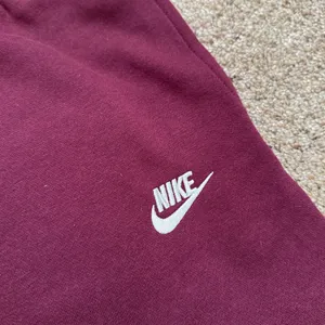 Nike Standard Fit Tapered Leg Sweatpants thumbnail 7