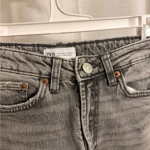 ZARA TRF Stove Pipe Black Grey Wash High Waisted Straight Leg Jeans Size 2 thumbnail 5