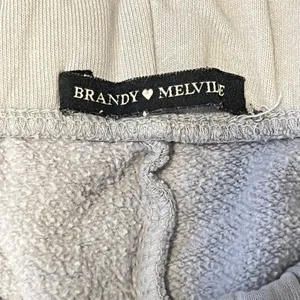 1017‎ | Brandy Melville Rosa Newport Beach Graphic Jogger Sweatpants Gray OS thumbnail 5