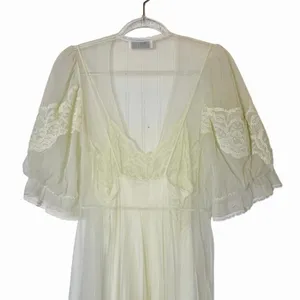 Val Mode Lingerie Vintage Peignor Set Ivory / Cream thumbnail 4
