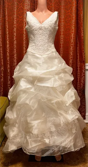 Demetrios Vintage Inspired Lace Ball Gown Wedding Dress Size 6 thumbnail 1