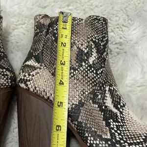 Qupid Slay Snake Print Heeled Boots thumbnail 7