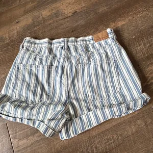 American Eagle Striped High Waisted Denim Shorts Blue White Cuffed Size 27w thumbnail 6