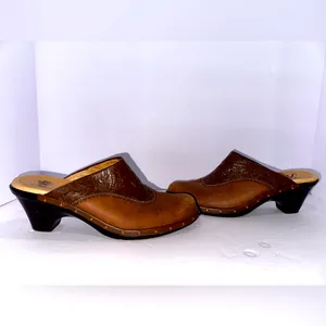 EUC SOFFT Leather Studded Floral Slip‎ On Mule - 9.5 (one chip on side of shoe) thumbnail 5
