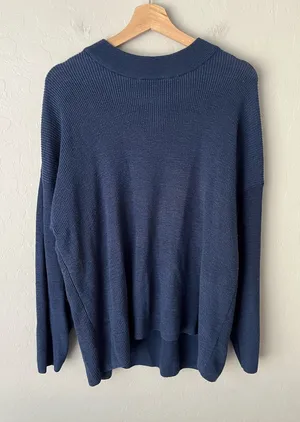 Free People Beach Navy Blue Knit Oversized Sweater Size Medium thumbnail 1