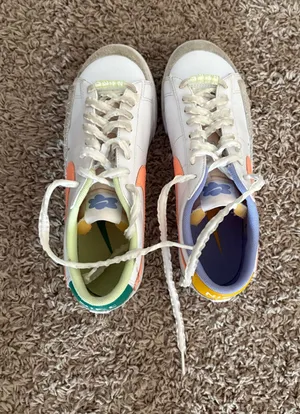 Nike shoes thumbnail 1