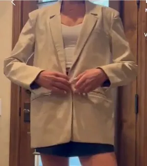 STEAL Steve Madden Cream blazer thumbnail 1