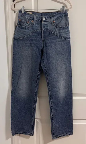 Levi's Straight-Leg Medium Wash Women's Jeans thumbnail 1