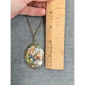 Vintage Fragonard Courting Couple Locket Necklace Oval Glass Engraved‎ Back thumbnail 10