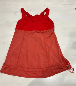 Lululemon red‎ tank top fits like a 2 or 4 thumbnail 1