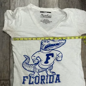 Pressbox UF Gators Blue and White V-neck Tshirt Size Medium thumbnail 7