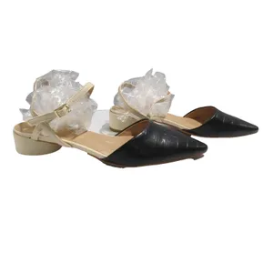 Journee Collection Brynn Block Heel Pointed Toe Flats Black/Cream 9M Pre‑Owned thumbnail 3