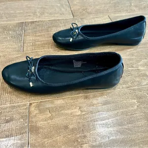 Women’s Ballet Flats with Tie with Gold Detail Black Size 8 EUC Girly Feminine thumbnail 2